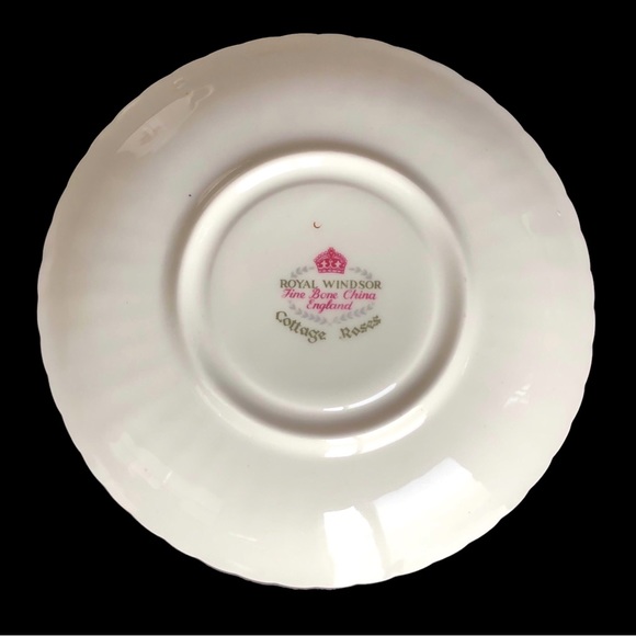 Vintage Royal Windsor Fine Bone China Tea Cup & Saucer Set Cottage Roses Pattern - Picture 8 of 8
